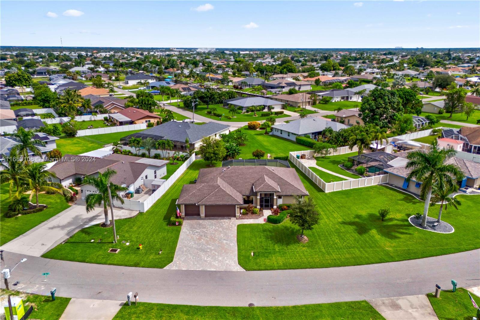 1003 SE 16th Terrace, Cape Coral, Florida image 3