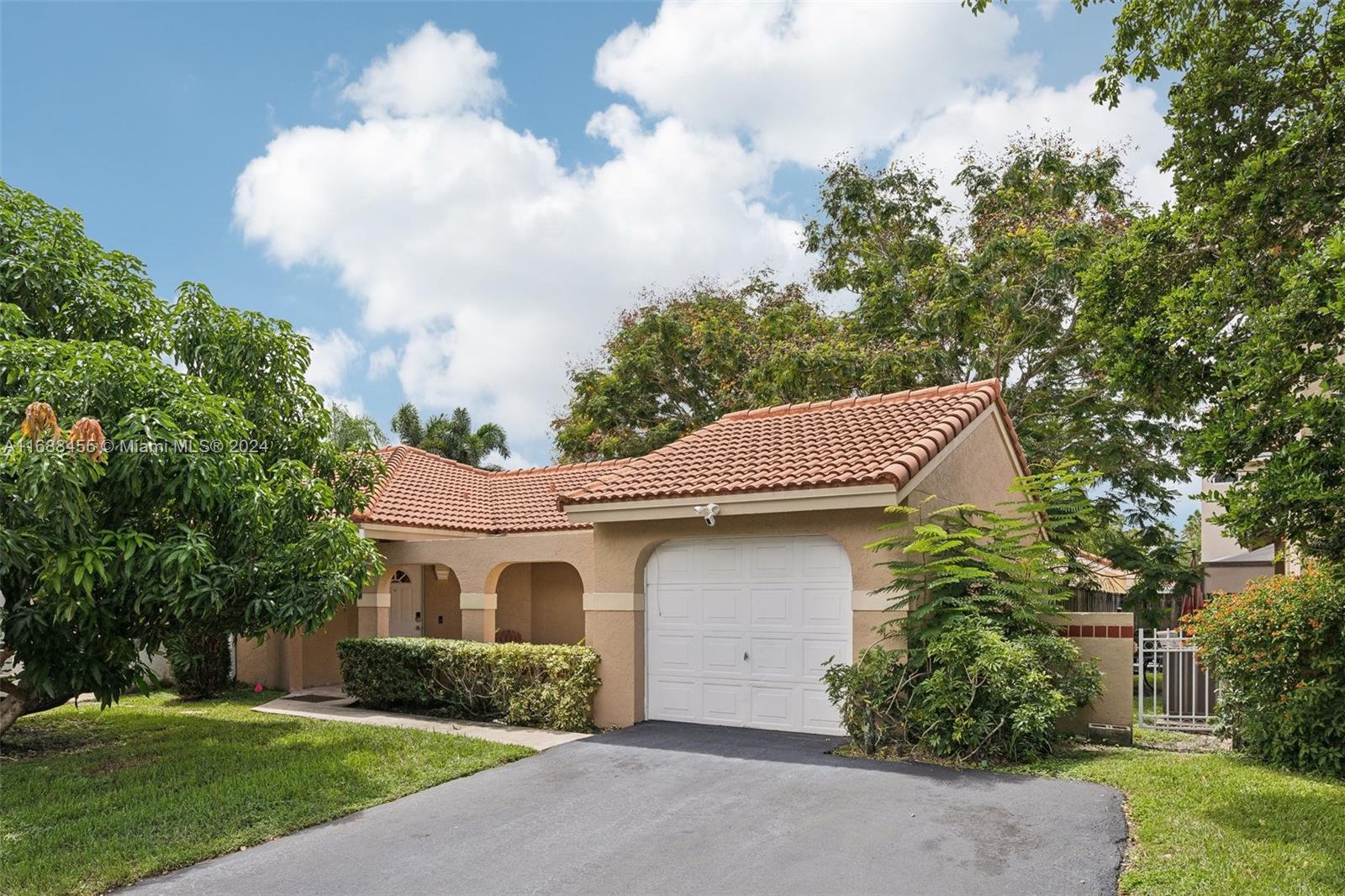 1350 Seagrape Cir, Weston, Florida image 1