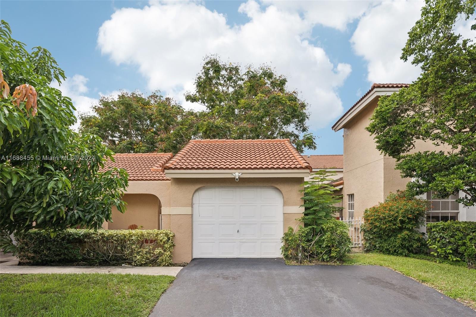 1350 Seagrape Cir, Weston, Florida image 10