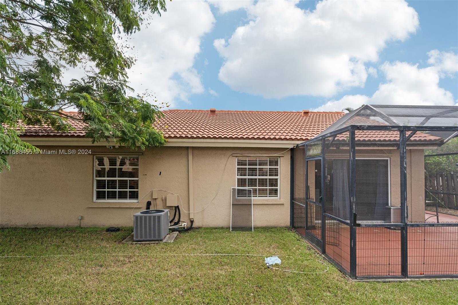 1350 Seagrape Cir, Weston, Florida image 8