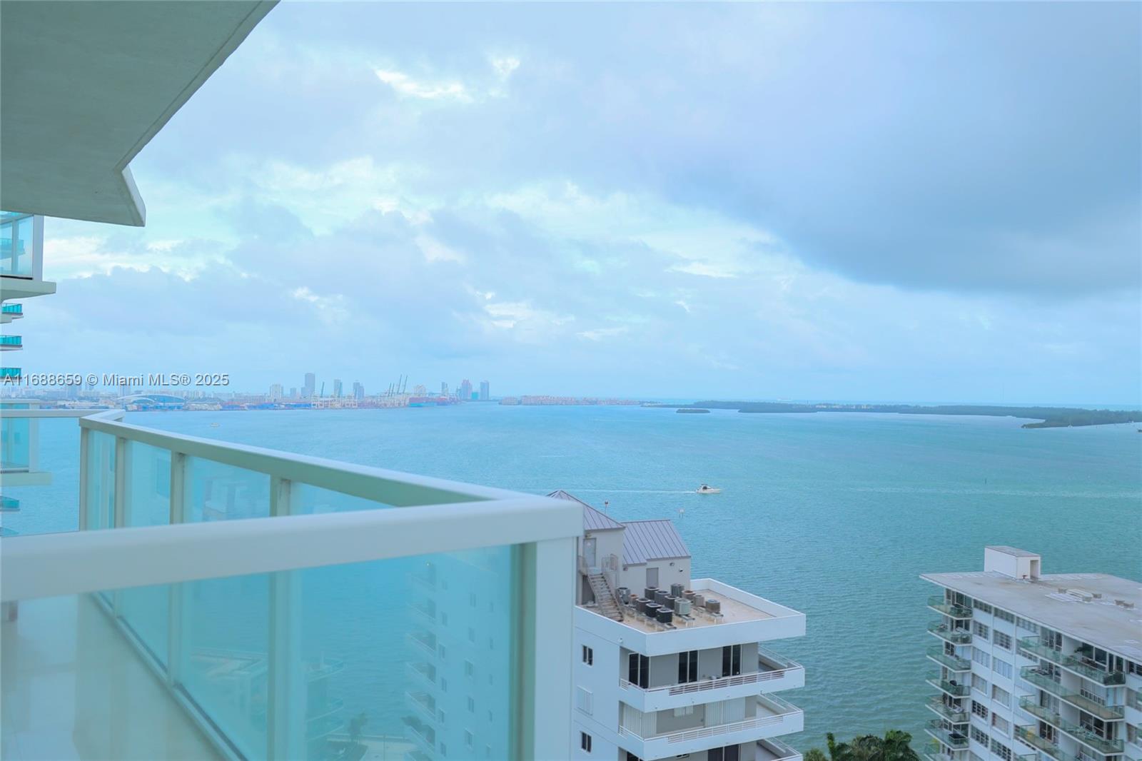 218 SE 14th St #2107, Miami FL 33131