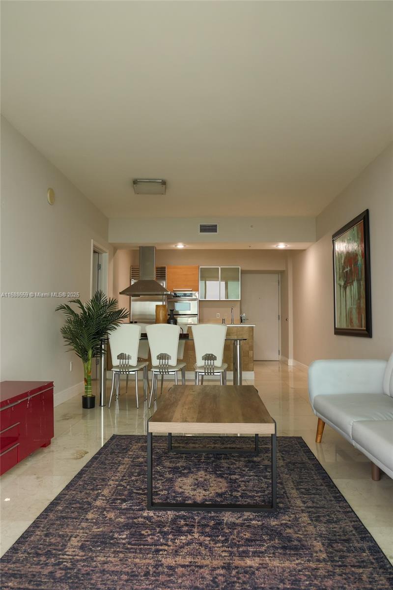 218 SE 14th St #2107, Miami FL 33131