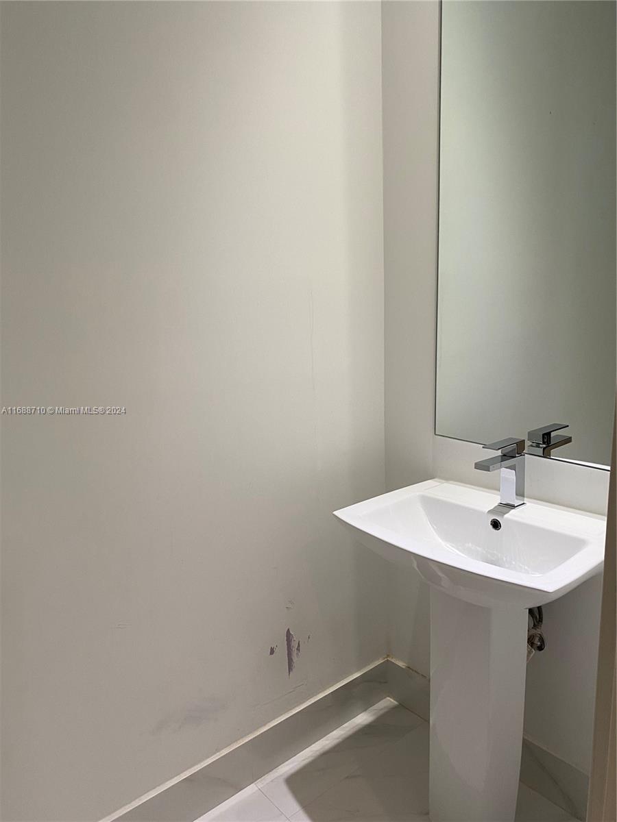 801 S Miami Ave #5002, Miami FL 33130