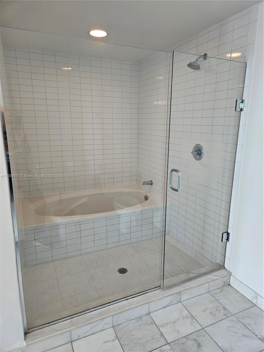 888 Biscayne Blvd #4001, Miami FL 33132