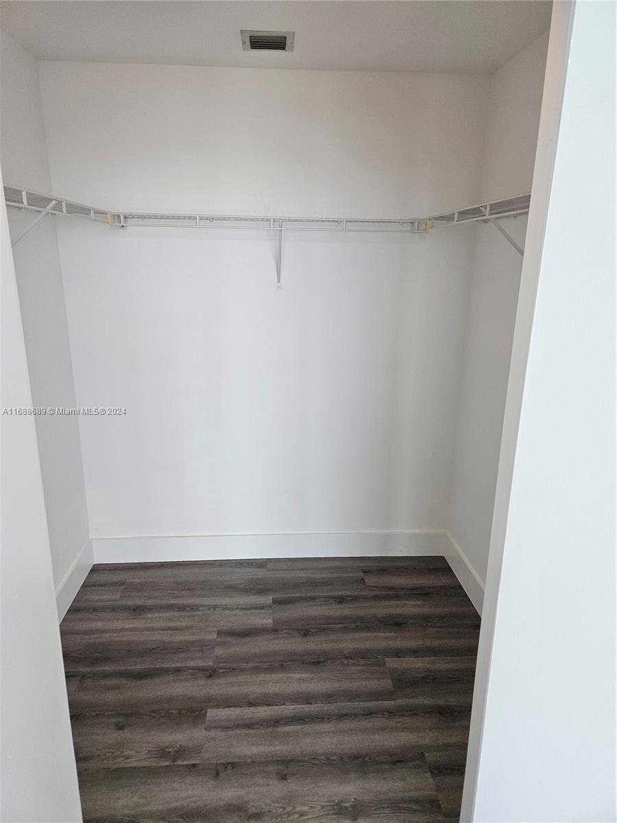 888 Biscayne Blvd #4001, Miami FL 33132