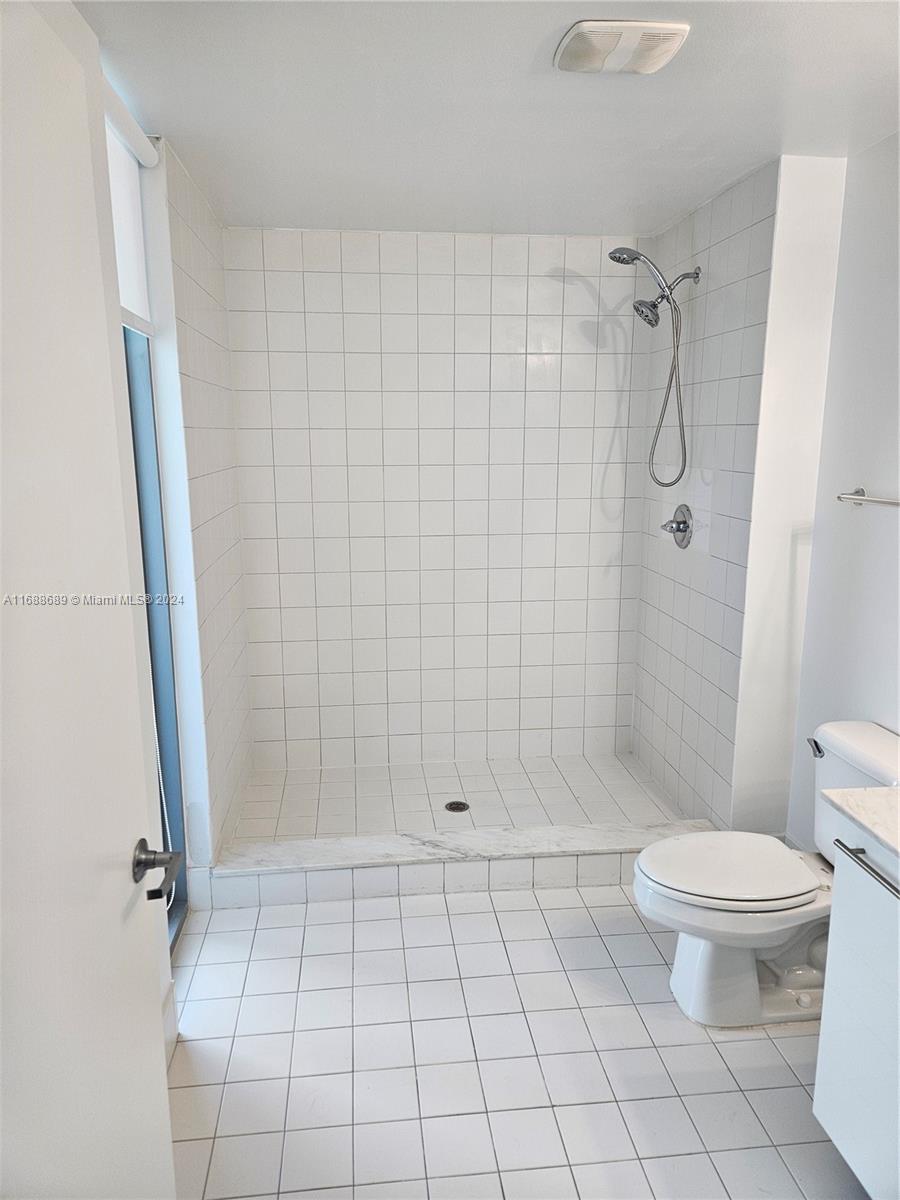 888 Biscayne Blvd #4001, Miami FL 33132