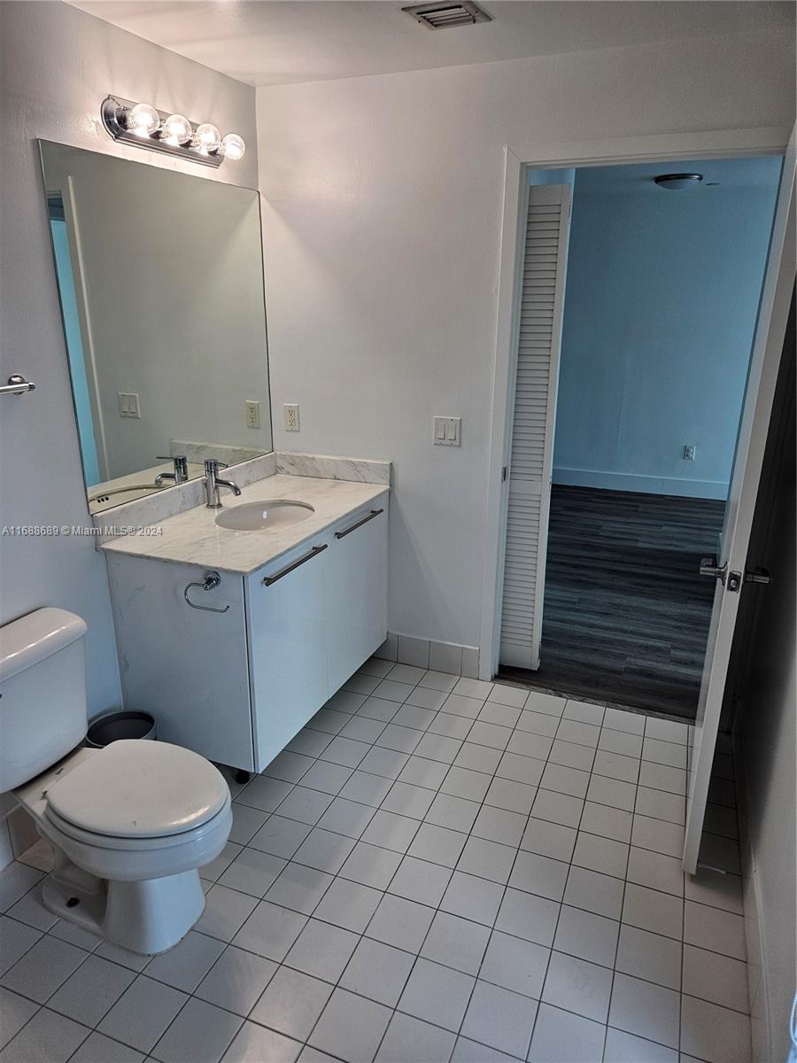 888 Biscayne Blvd #4001, Miami FL 33132