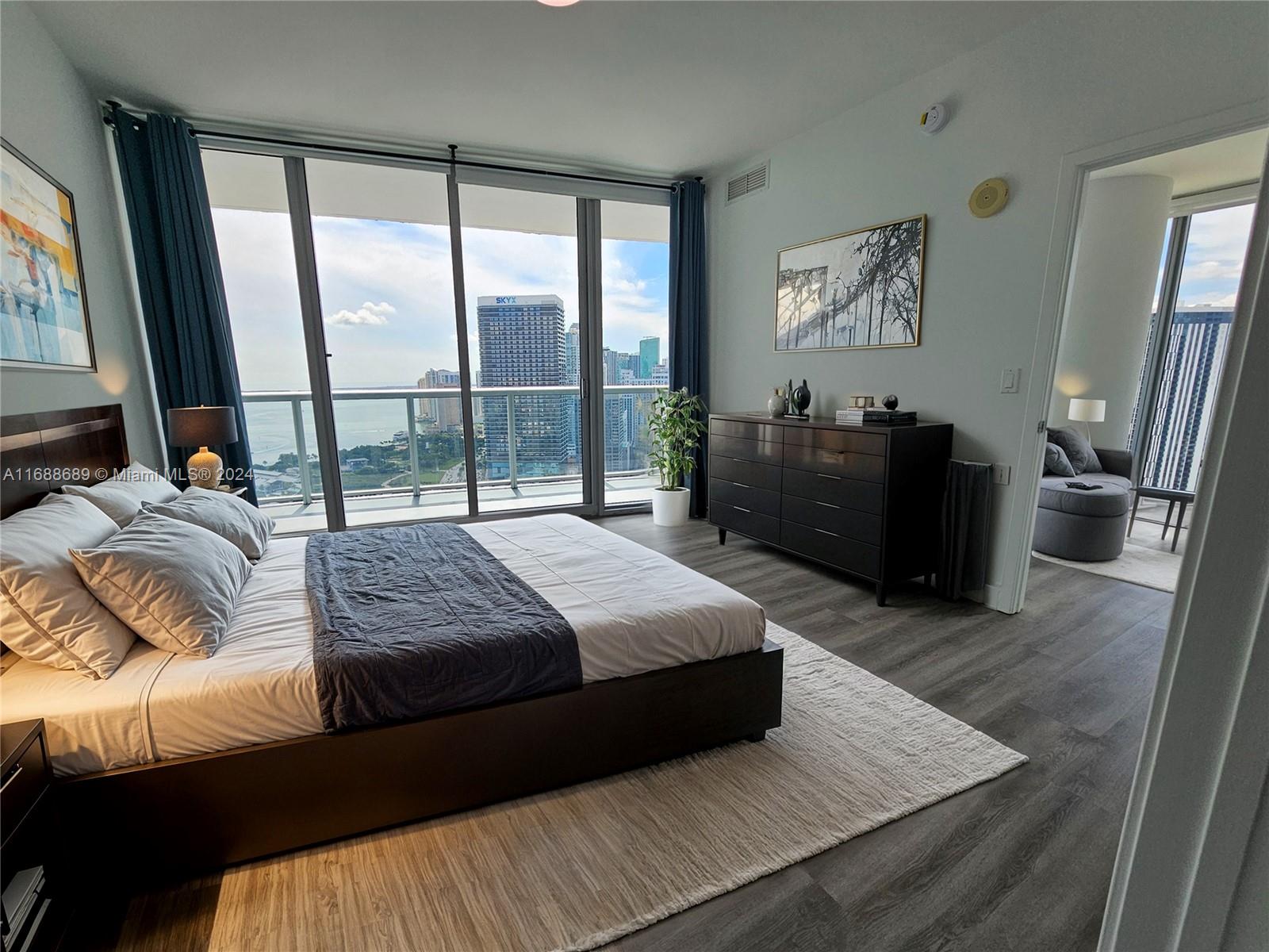 888 Biscayne Blvd #4001, Miami FL 33132