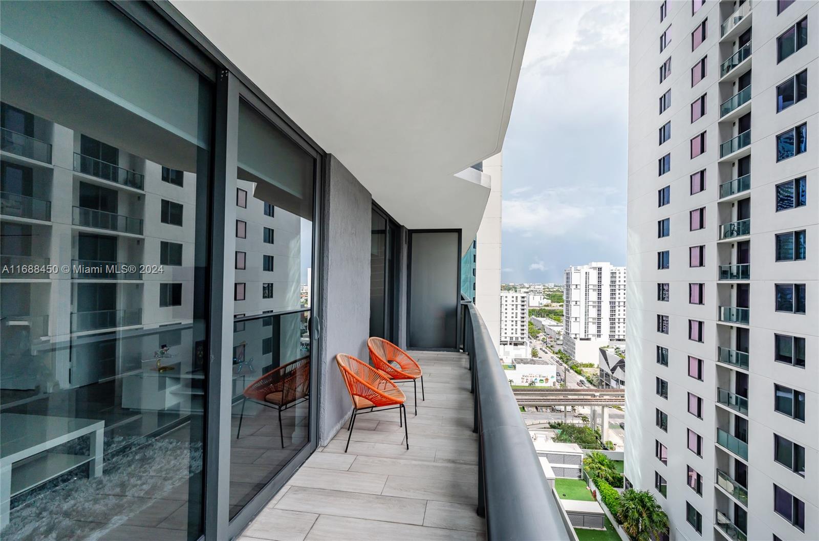 55 SW 9th St #1610, Miami FL 33130
