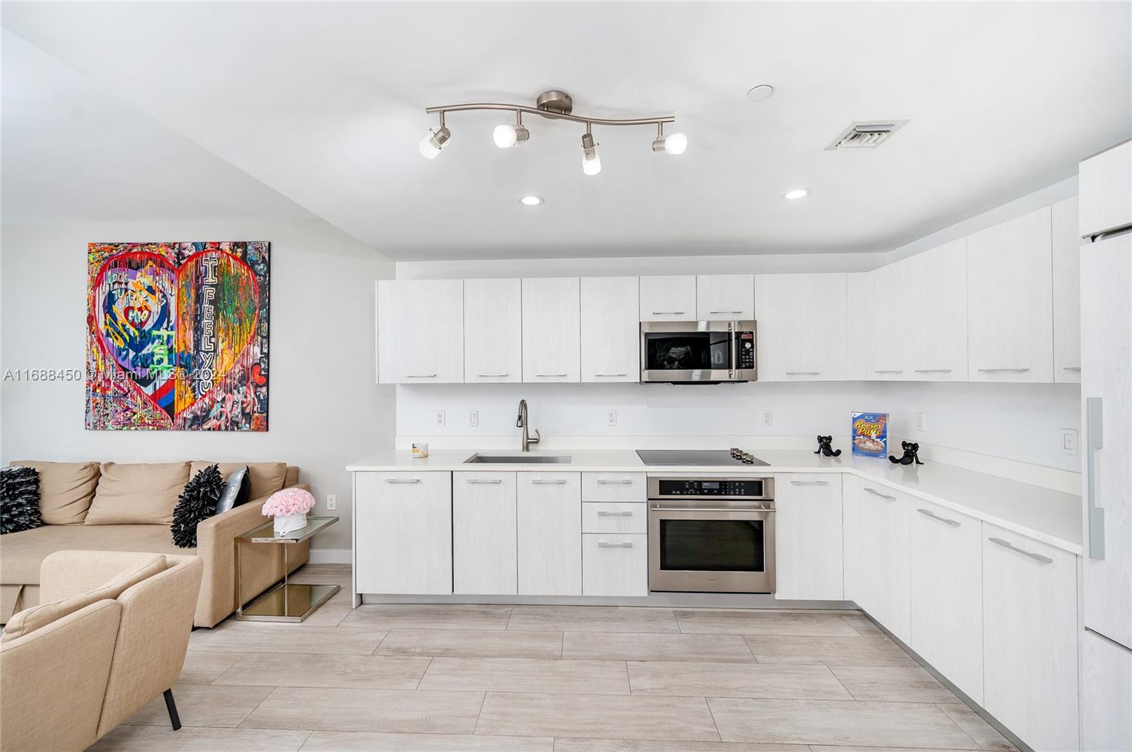 55 SW 9th St #1610, Miami FL 33130