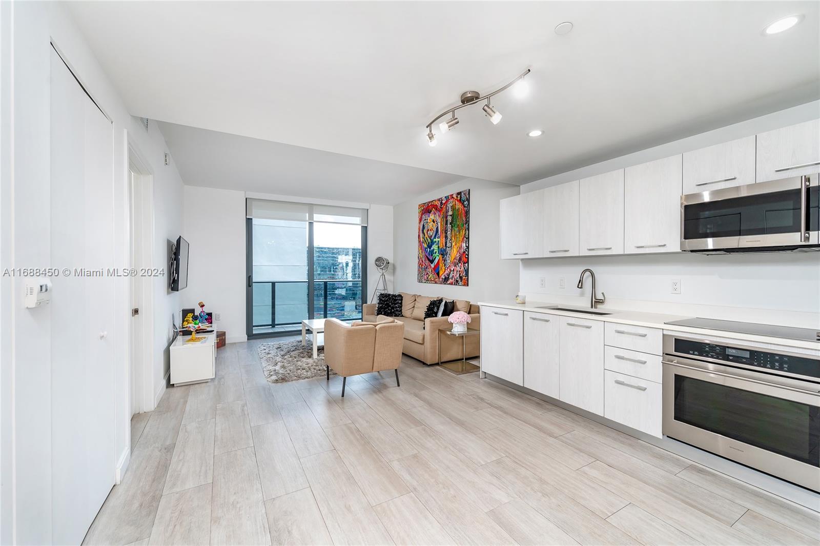 55 SW 9th St #1610, Miami FL 33130