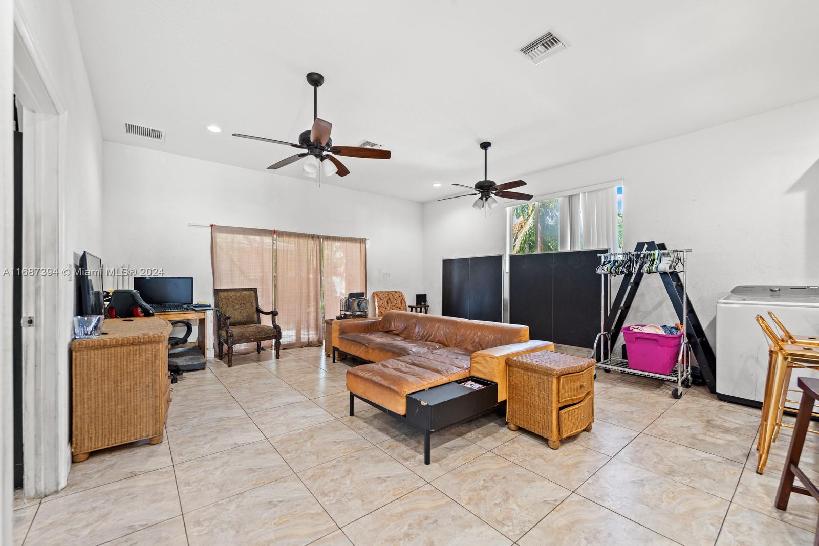 223 SW 8th St, Dania Beach, Florida image 13