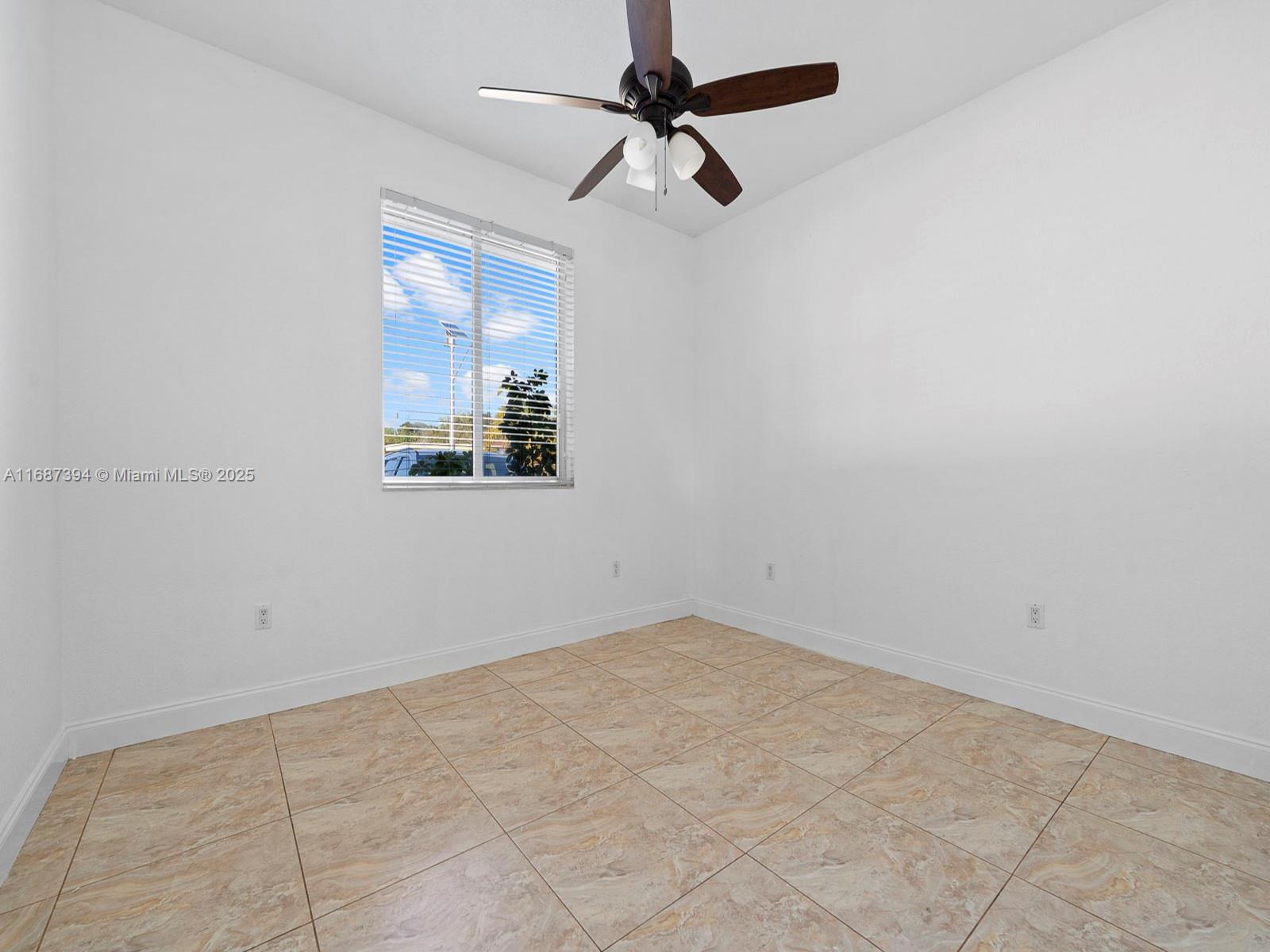 223 SW 8th St, Dania Beach, Florida image 17