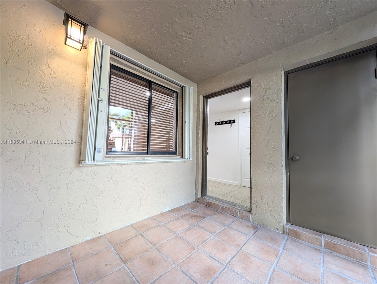 310 Lakeview Dr #105, Weston, Florida image 10