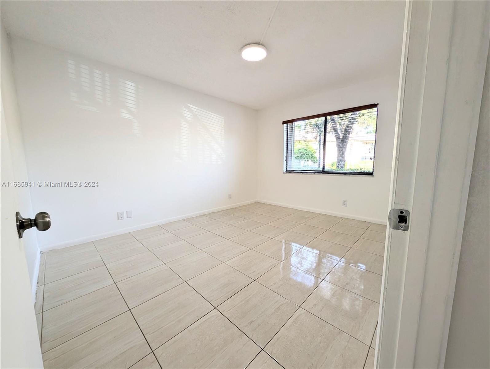 310 Lakeview Dr #105, Weston, Florida image 30