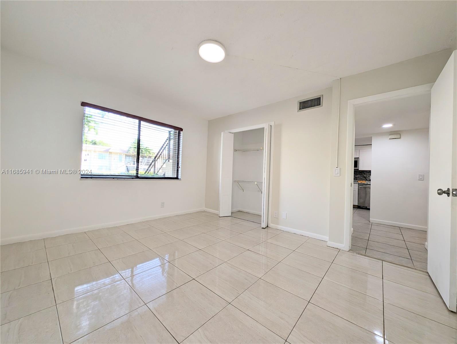 310 Lakeview Dr #105, Weston, Florida image 31