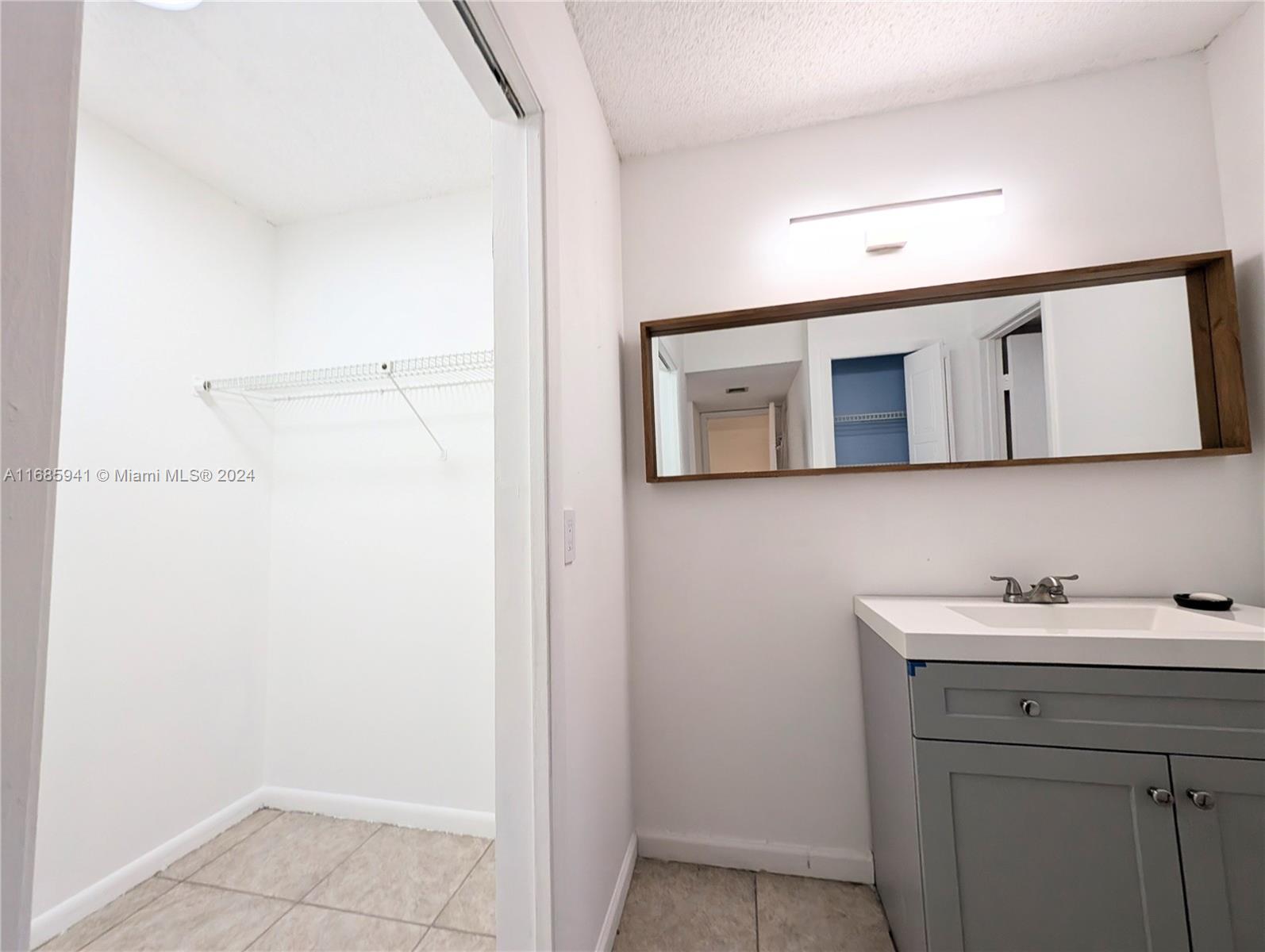 310 Lakeview Dr #105, Weston, Florida image 34