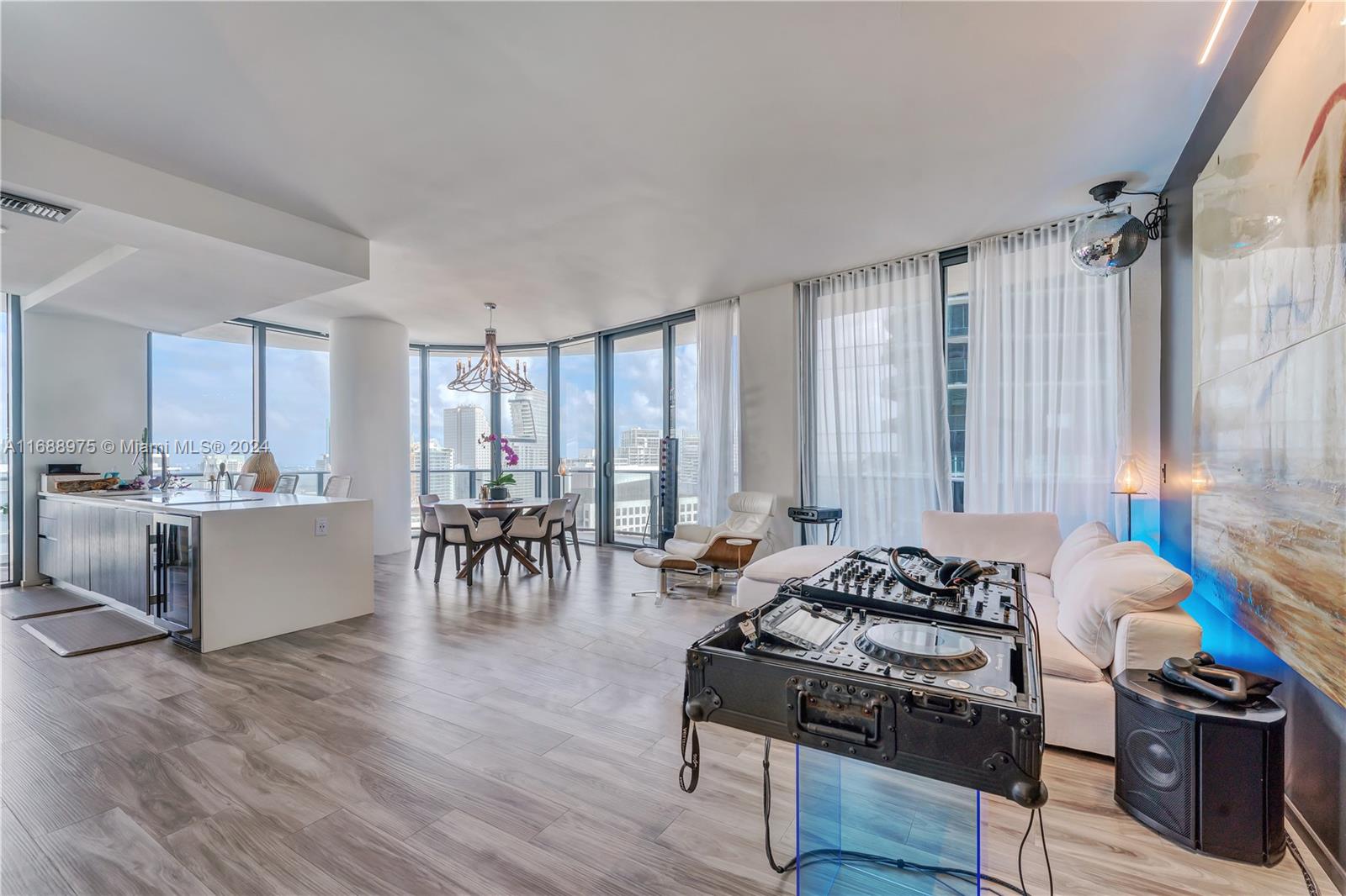 801 S Miami Ave #5105, Miami FL 33130