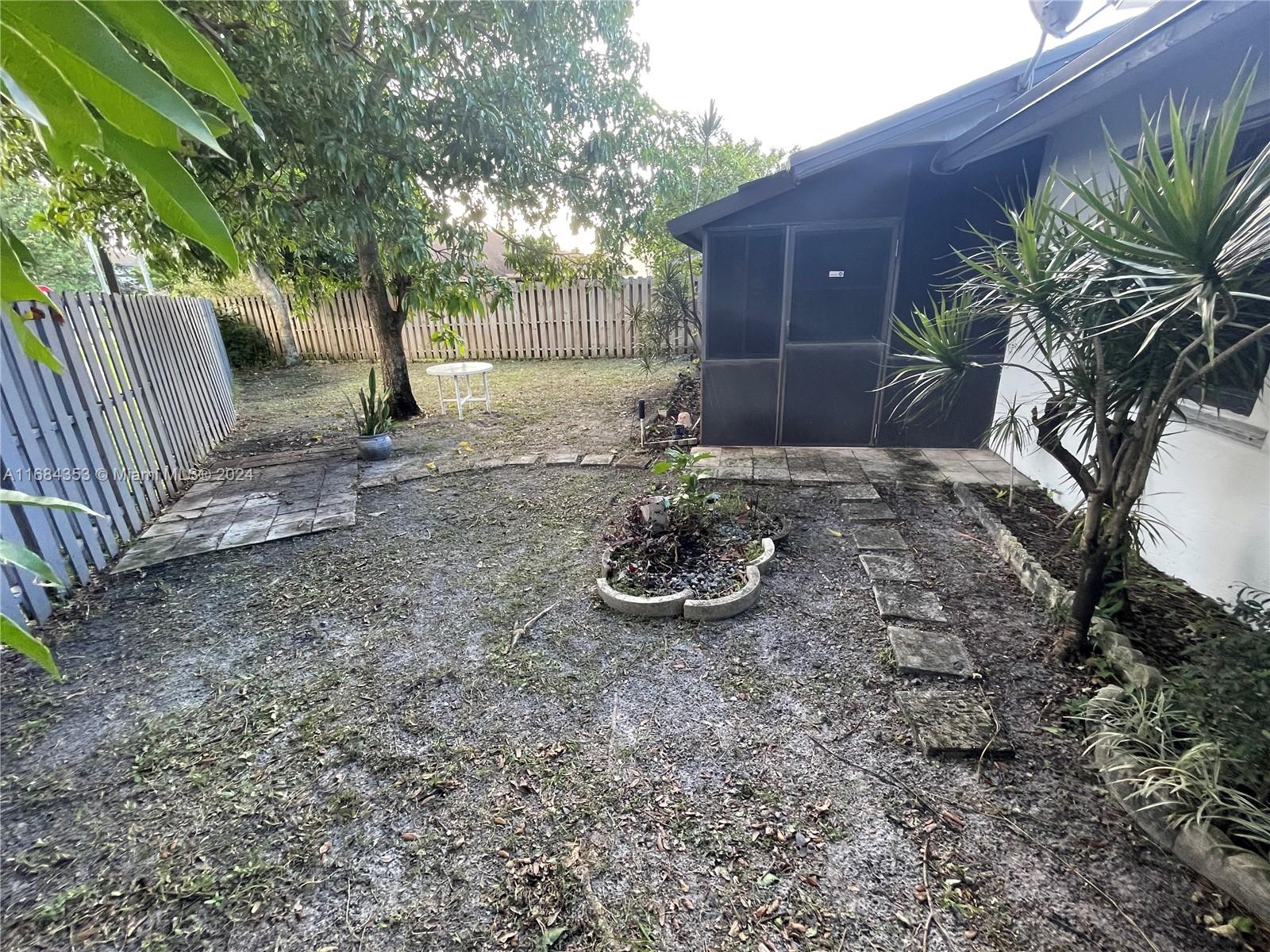 10008 SW 14th St, Pembroke Pines, Florida image 17