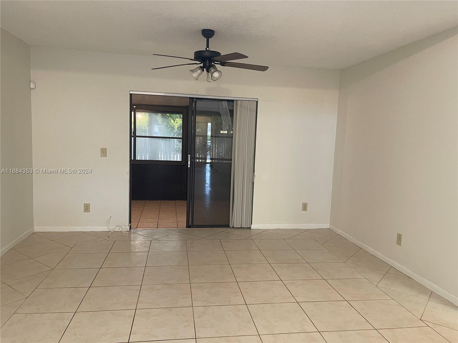 10008 SW 14th St, Pembroke Pines, Florida image 2