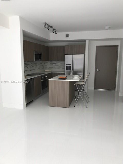 201 SW 17 Rd #305, Miami FL 33139