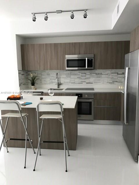 201 SW 17 Rd #305, Miami FL 33139