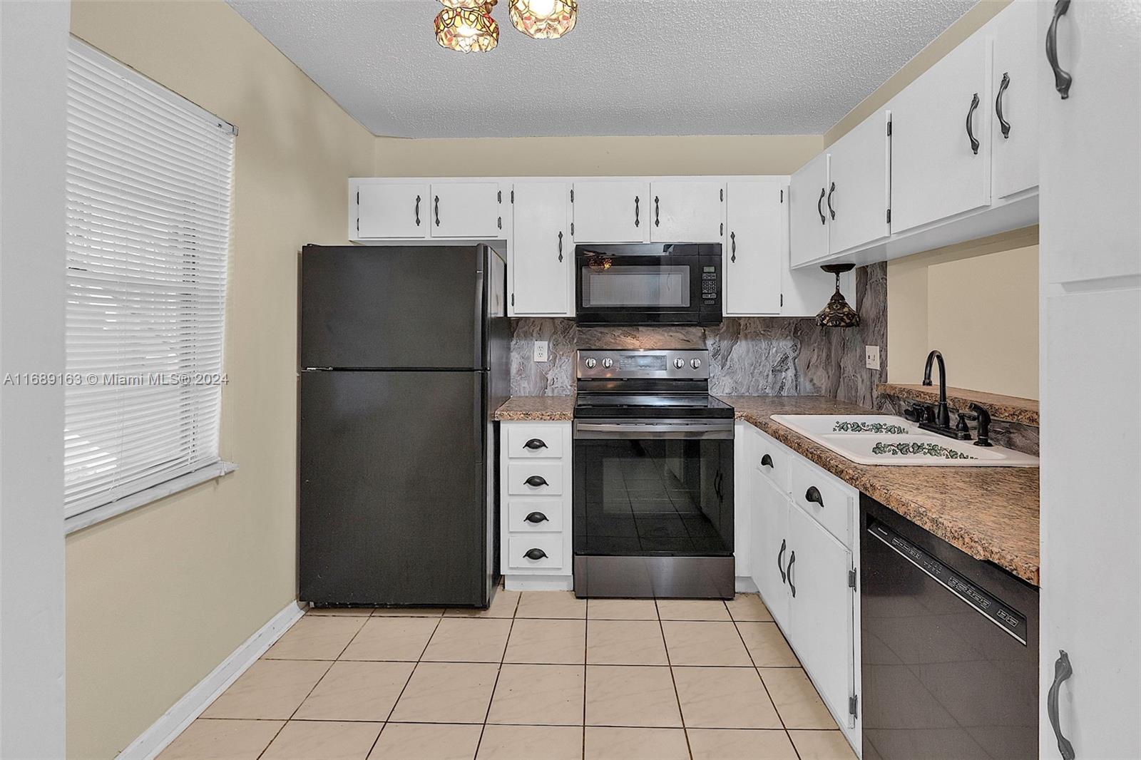 5571 Lakeside Dr #106, Margate, Florida image 11