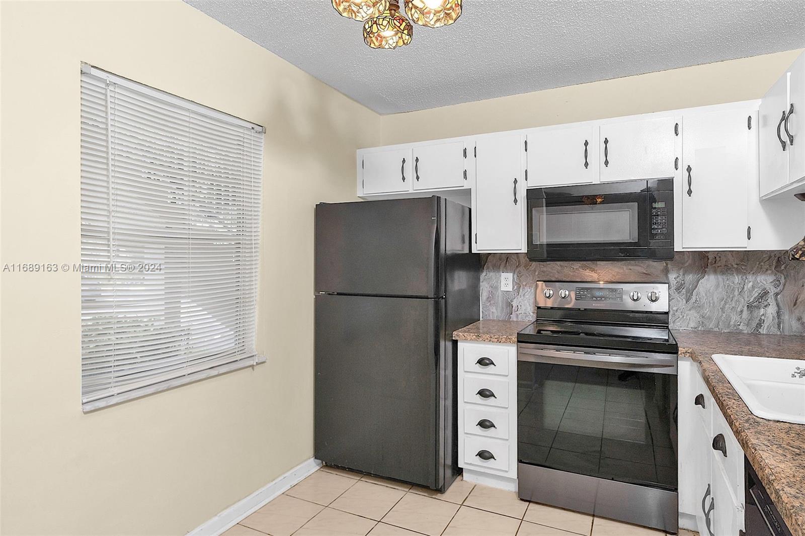 5571 Lakeside Dr #106, Margate, Florida image 12