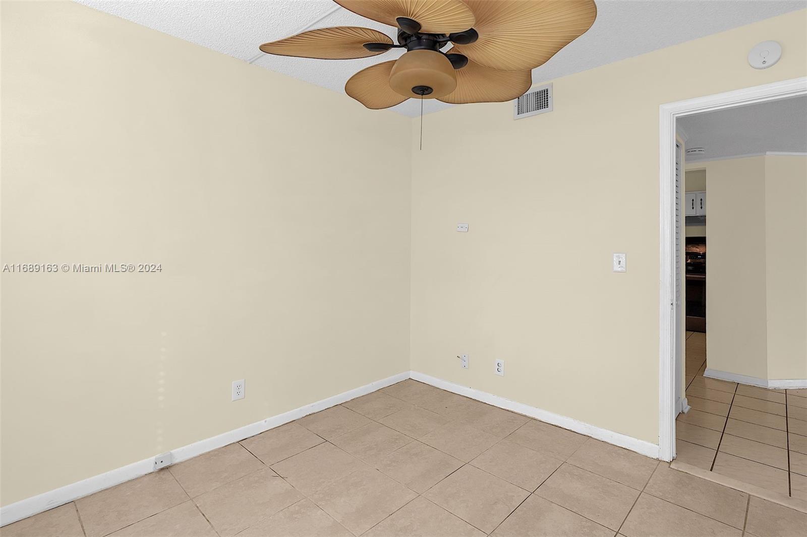 5571 Lakeside Dr #106, Margate, Florida image 24