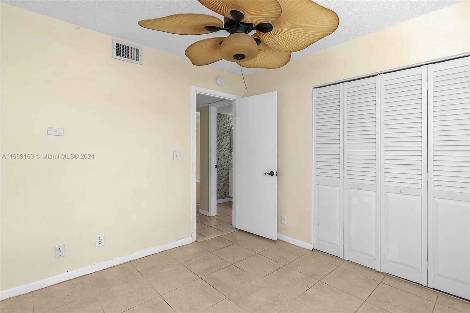 5571 Lakeside Dr #106, Margate, Florida image 33