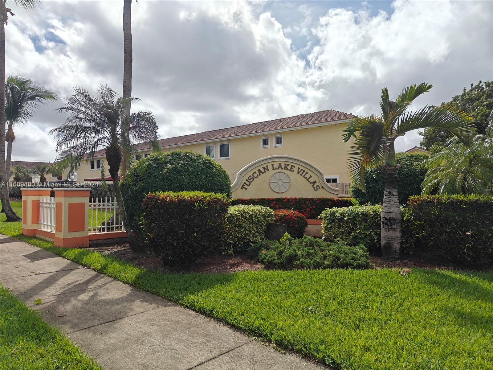 17847 NW 74th Path, Hialeah, Florida image 1