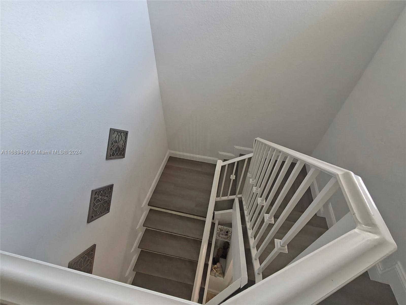 17847 NW 74th Path, Hialeah, Florida image 17