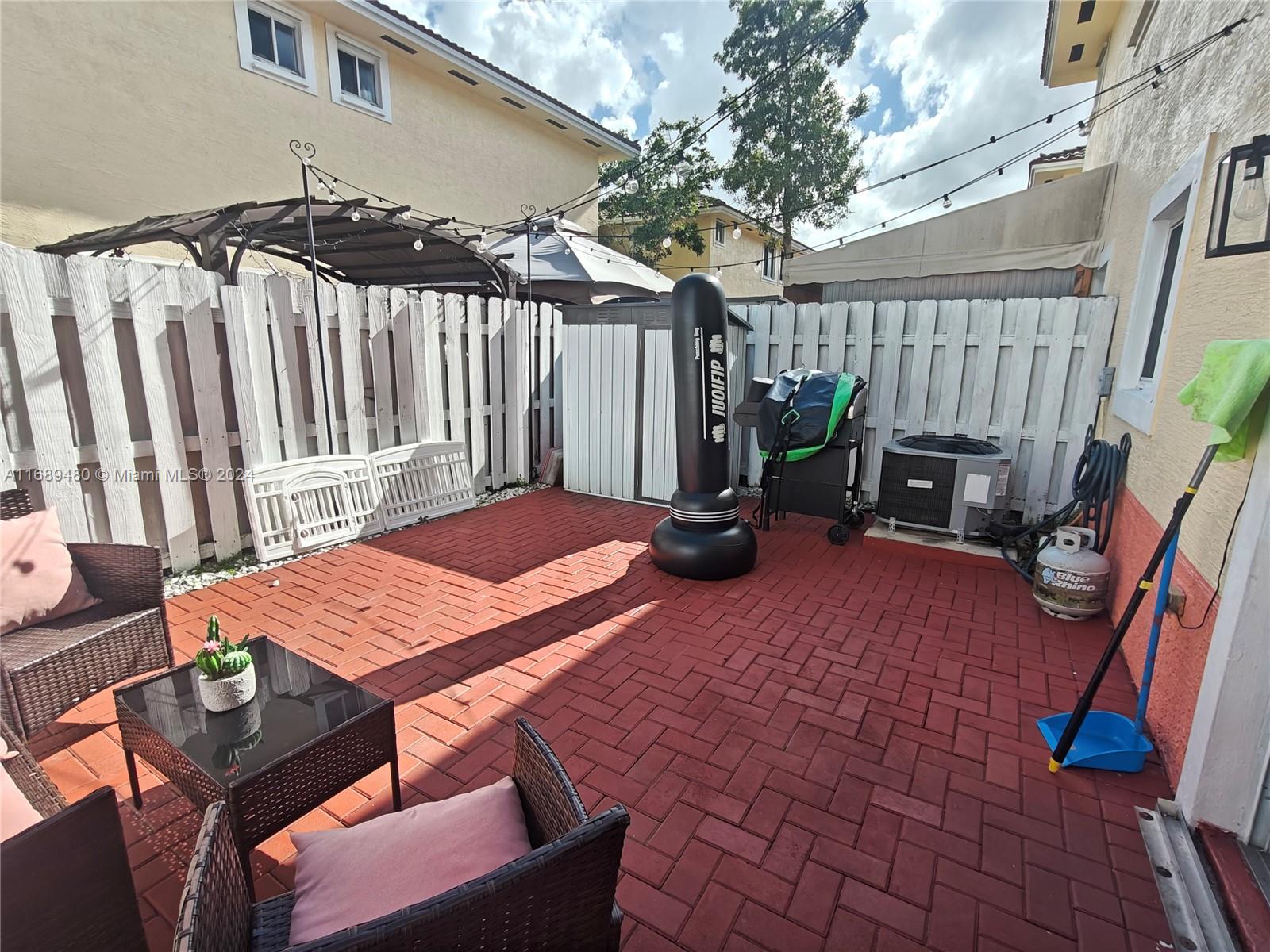 17847 NW 74th Path, Hialeah, Florida image 36