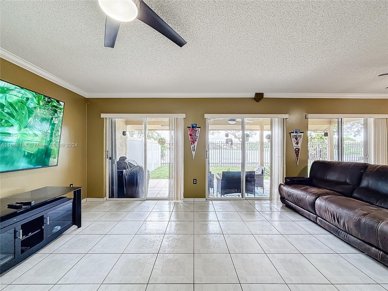 7807 NW 187th Ter, Hialeah, Florida image 13