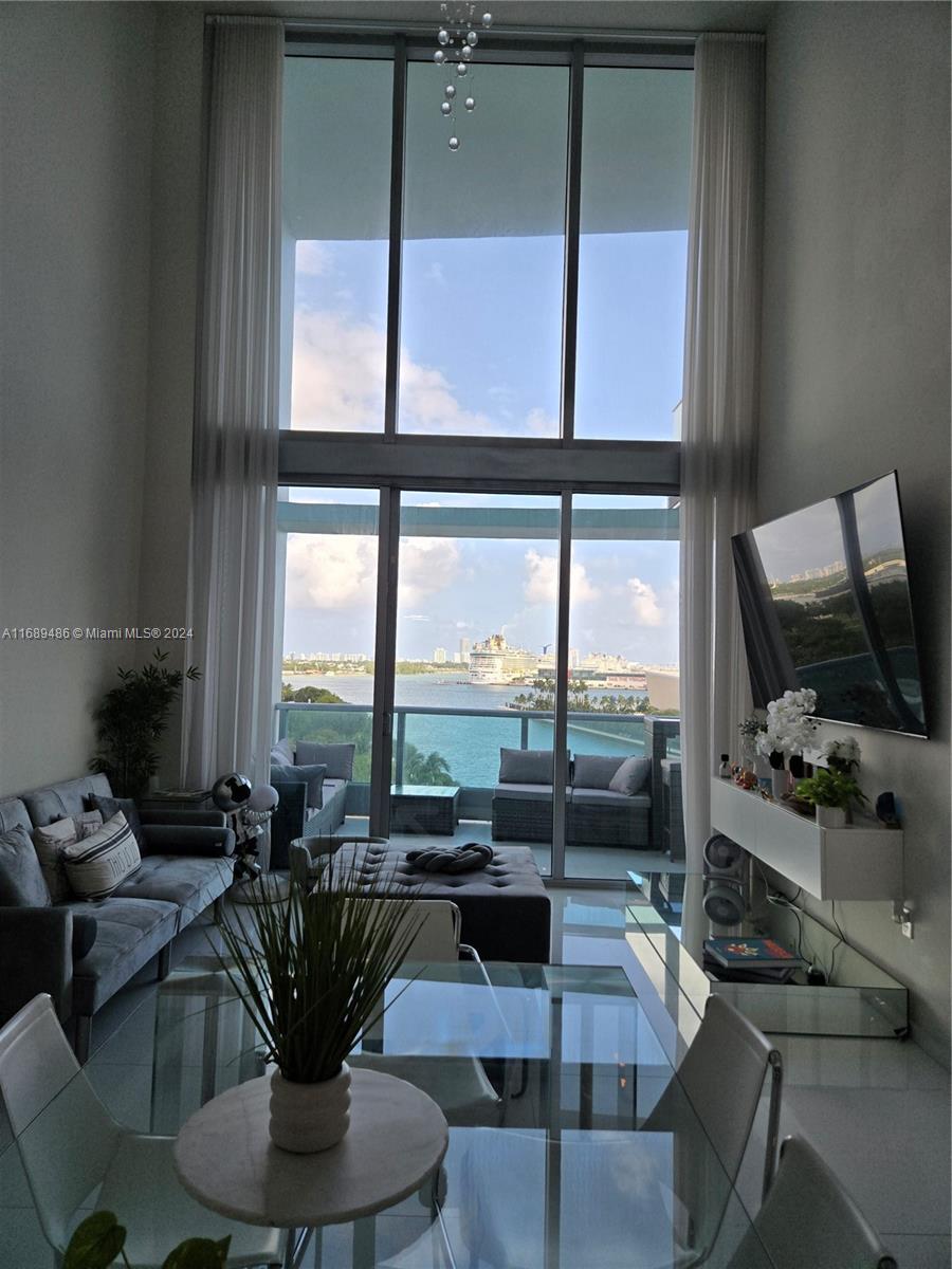 This luxurious, fully furnished 3B/3B townhouse offers stunning, unobstructed panoramic views of Biscayne Bay, the ocean, and skyline from every room. Located in Downtown Miami across from Museum Park, it provides easy access to Miami Beach, Brickell, Wynwood, and the Design District. Features include a chef’s kitchen with top-tier stainless steel appliances, 20-ft ceilings, spacious living areas, and a large terrace. The master suite includes a private balcony, spa-inspired finishes, and a walk-in closet. Building amenities include a pool, spa, movie theater, playroom, concierge, valet, and BBQ area. Immediate availability.