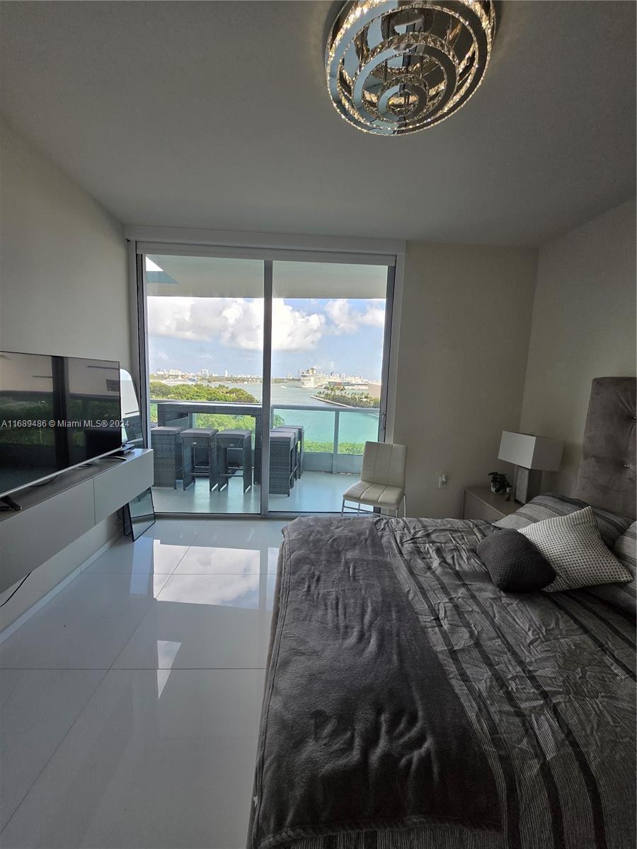 900 E Biscayne Blvd #903, Miami FL 33132