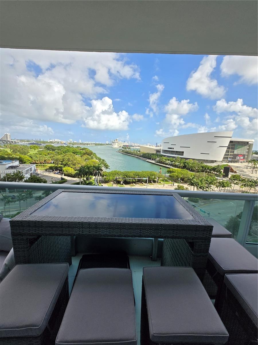 900 E Biscayne Blvd #903, Miami FL 33132