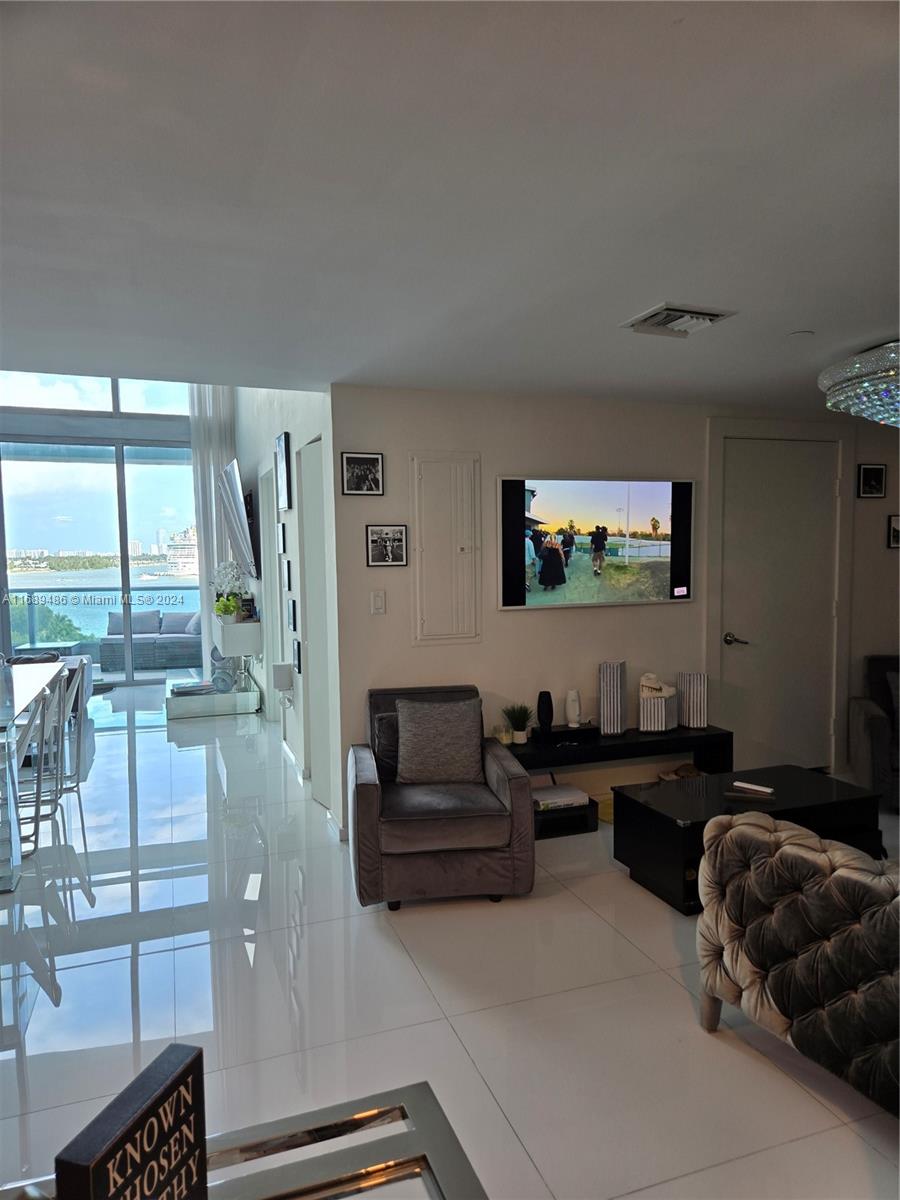 900 E Biscayne Blvd #903, Miami FL 33132