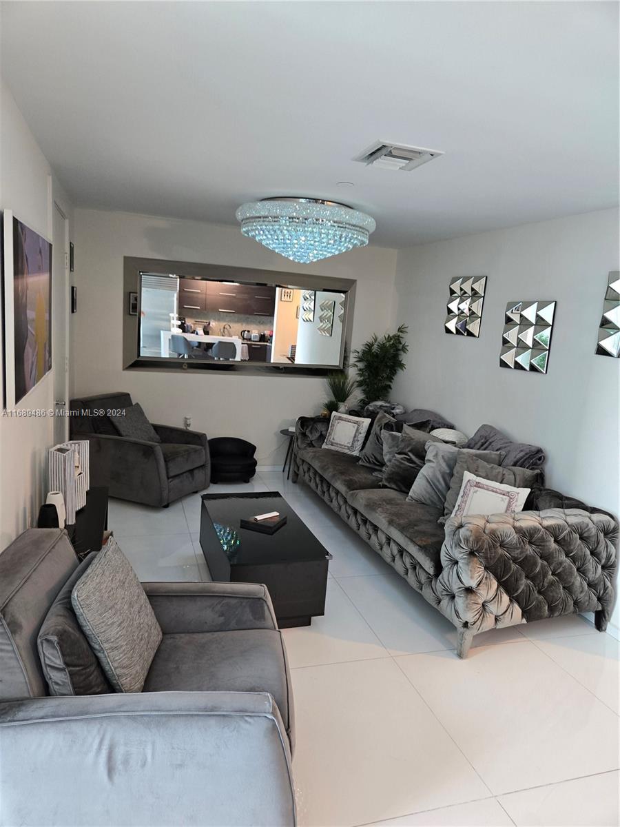 900 E Biscayne Blvd #903, Miami FL 33132