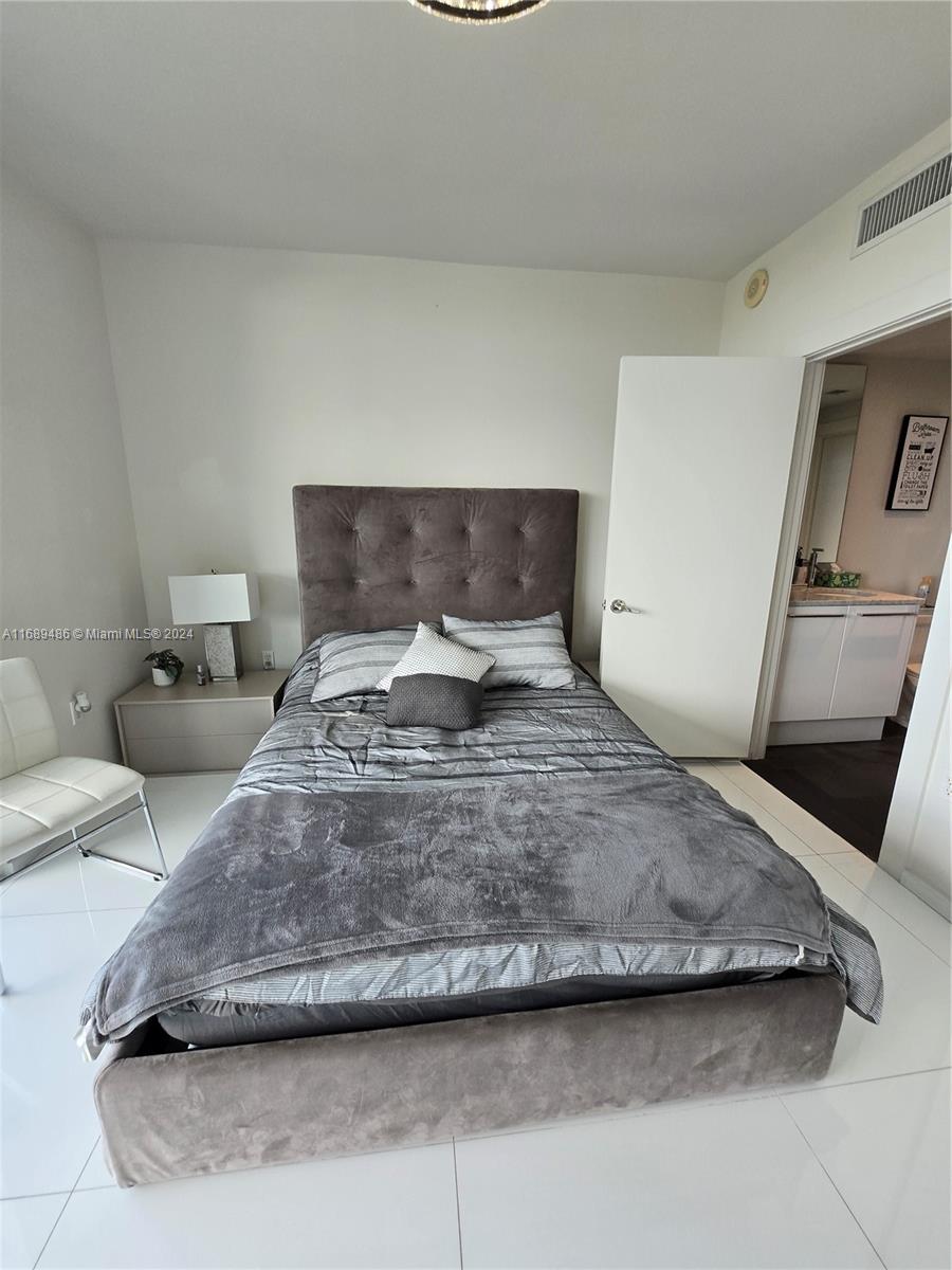900 E Biscayne Blvd #903, Miami FL 33132