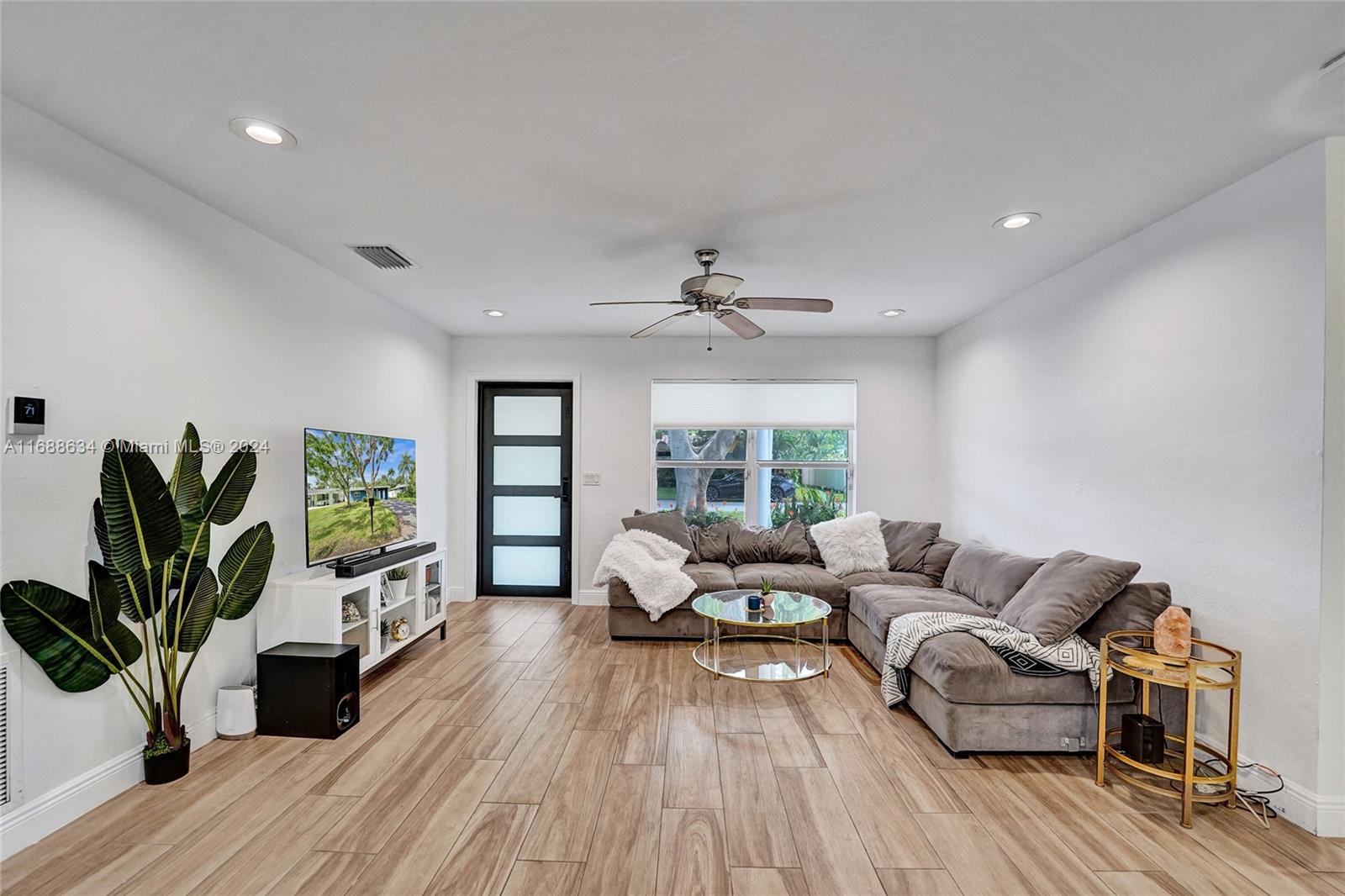 3017 NE 3rd Ave, Wilton Manors, Florida image 18