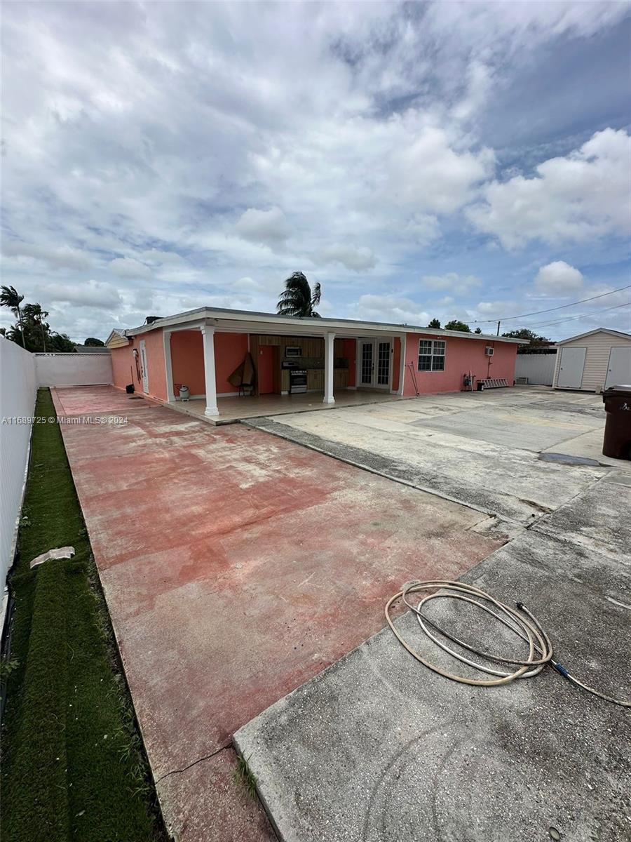 1250 W 61st Pl, Hialeah, Florida image 10