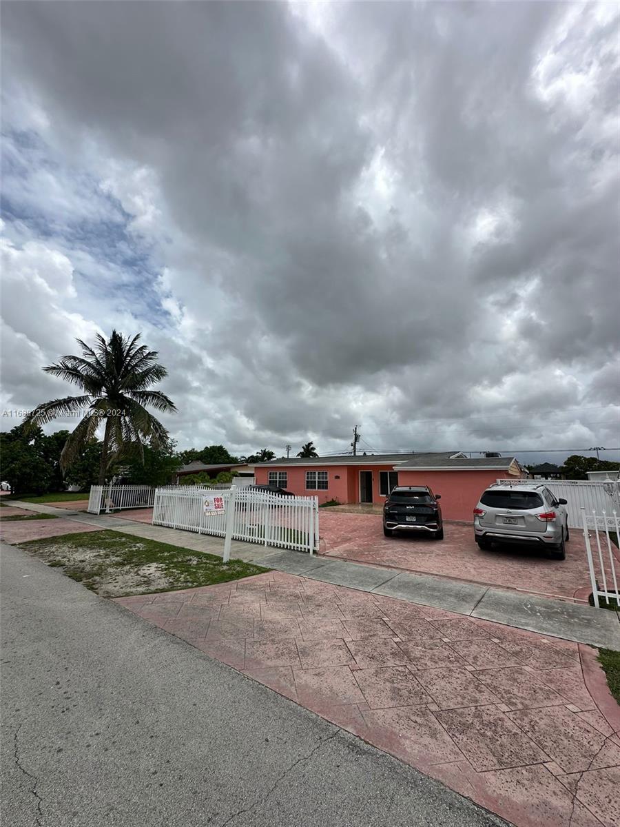 1250 W 61st Pl, Hialeah, Florida image 2