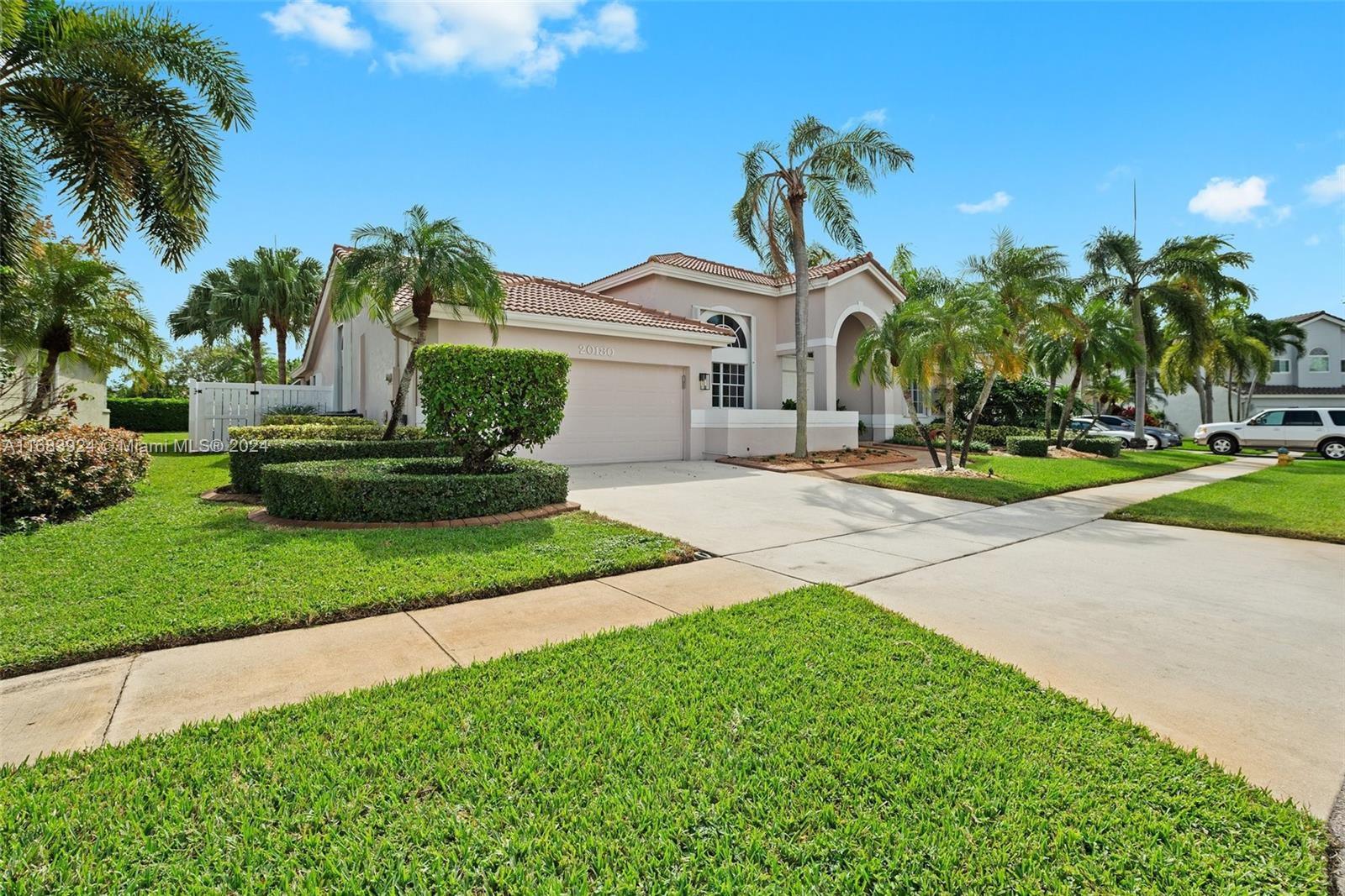 20180 NW 9th Dr, Pembroke Pines, Florida image 2