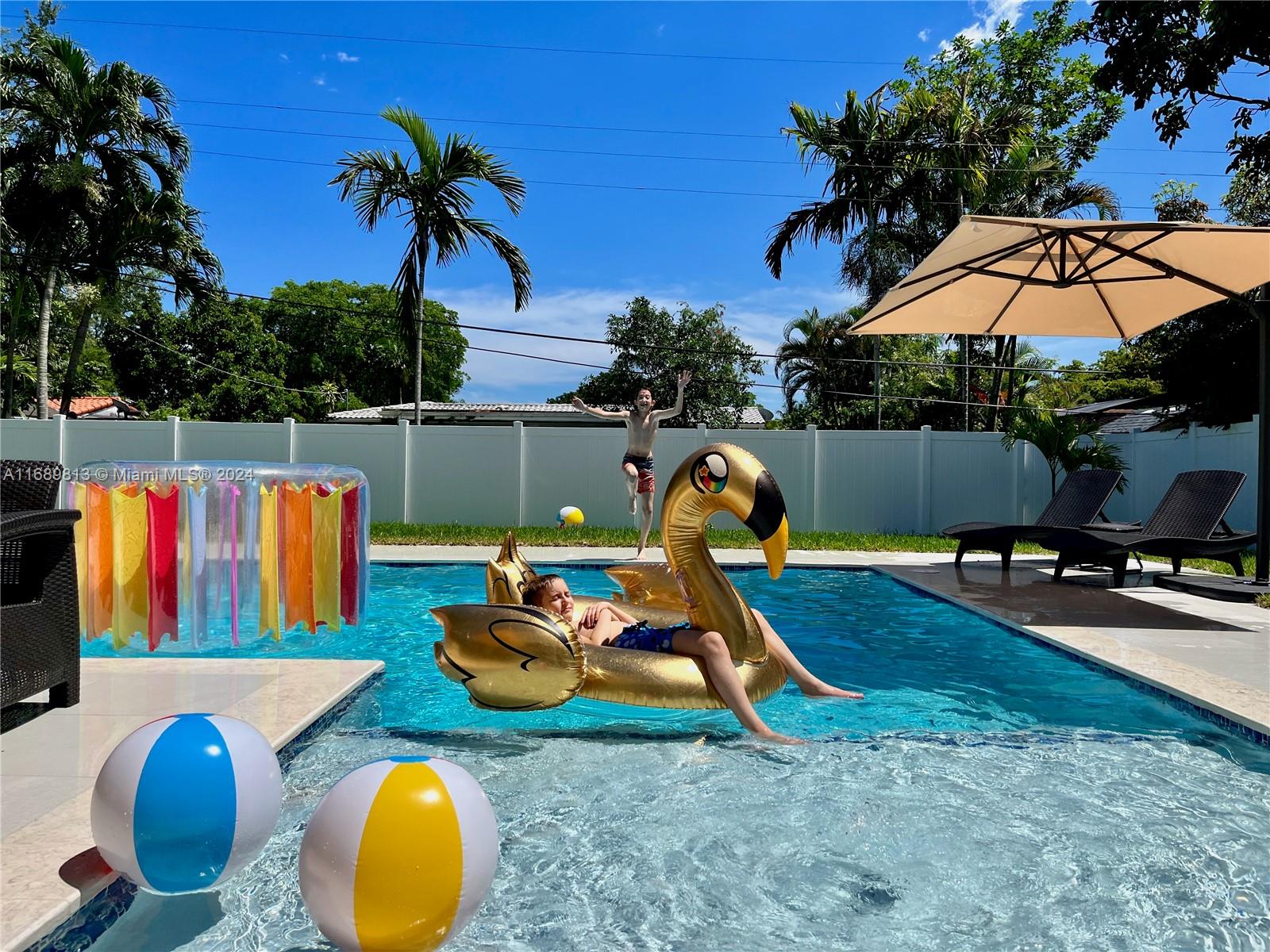 Residential, Biscayne Park, Florida image 1