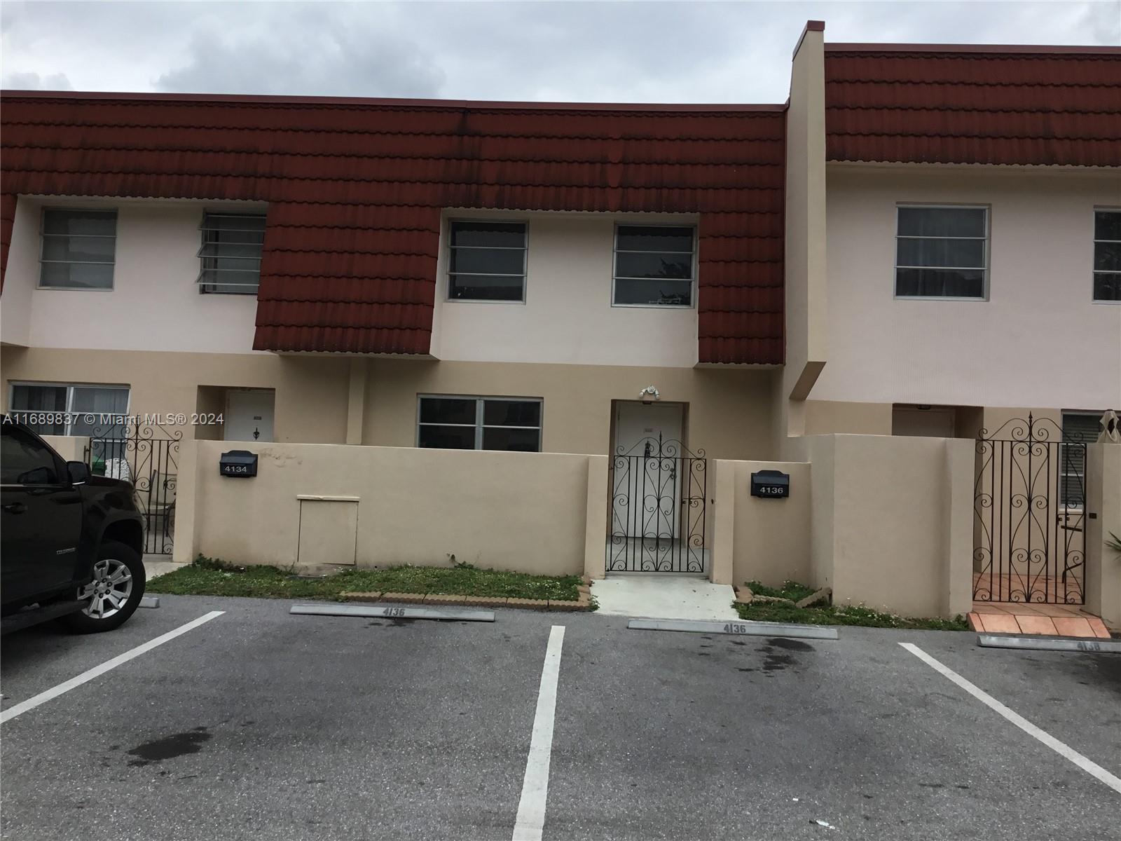 4136 Inverrary Dr #15C, Lauderhill, Florida image 2