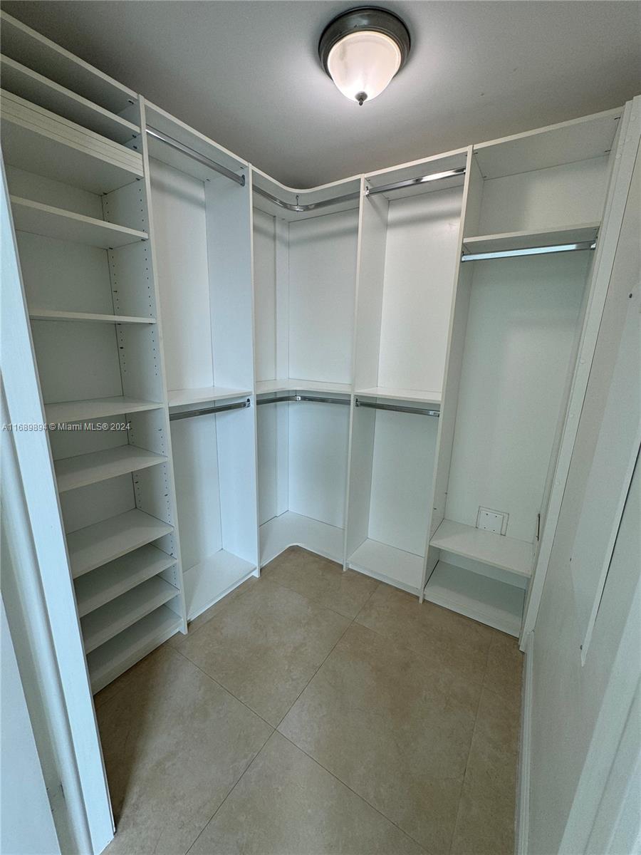 350 S Miami Ave #3712, Miami FL 33130