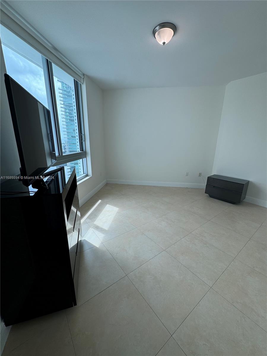 350 S Miami Ave #3712, Miami FL 33130
