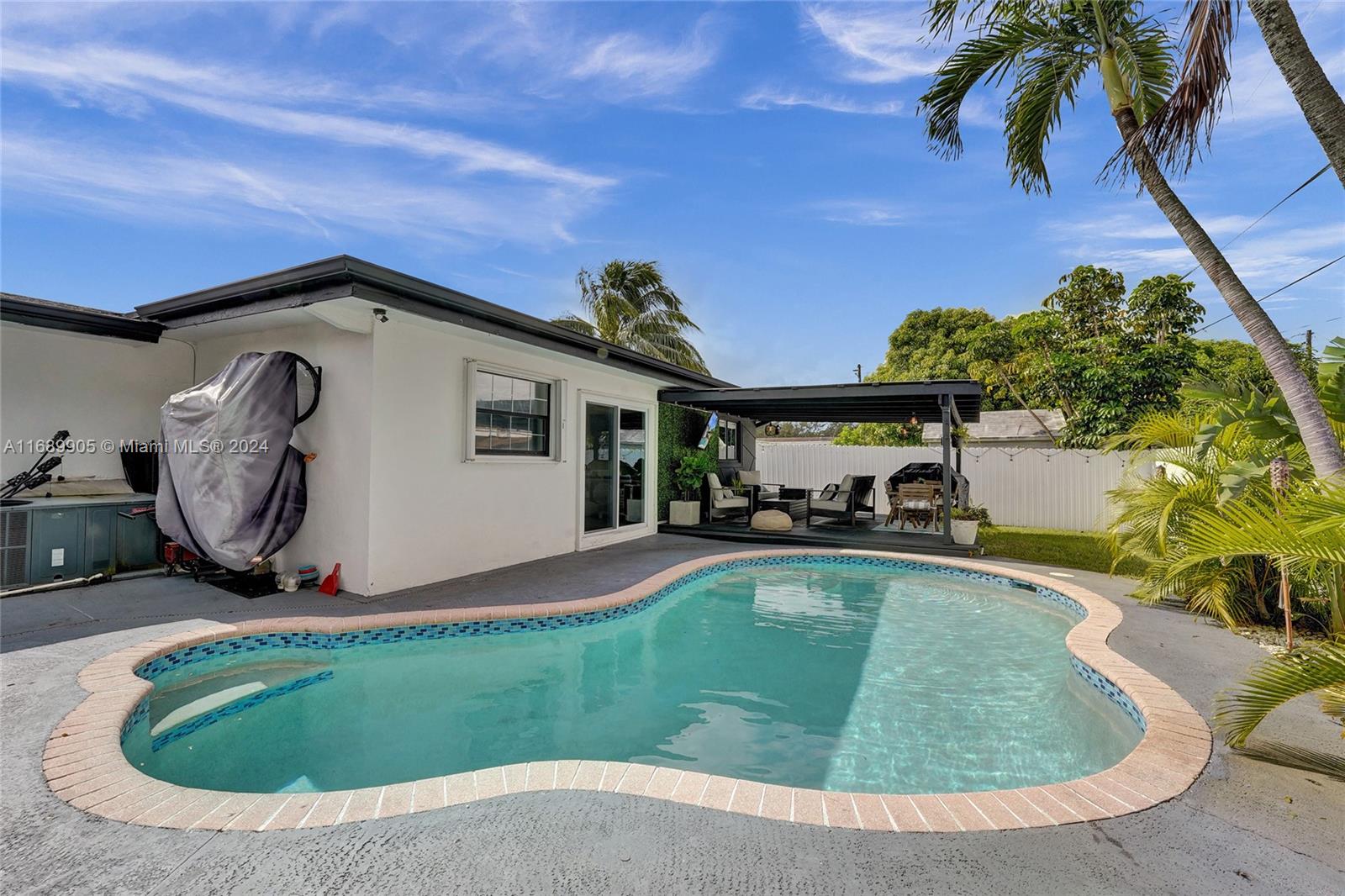 8861 NW 15th St, Pembroke Pines, Florida image 2