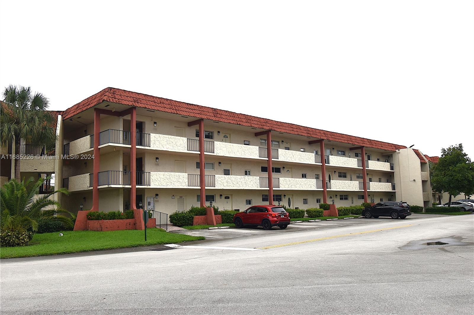 411 S Hollybrook Dr #305, Pembroke Pines, Florida image 1